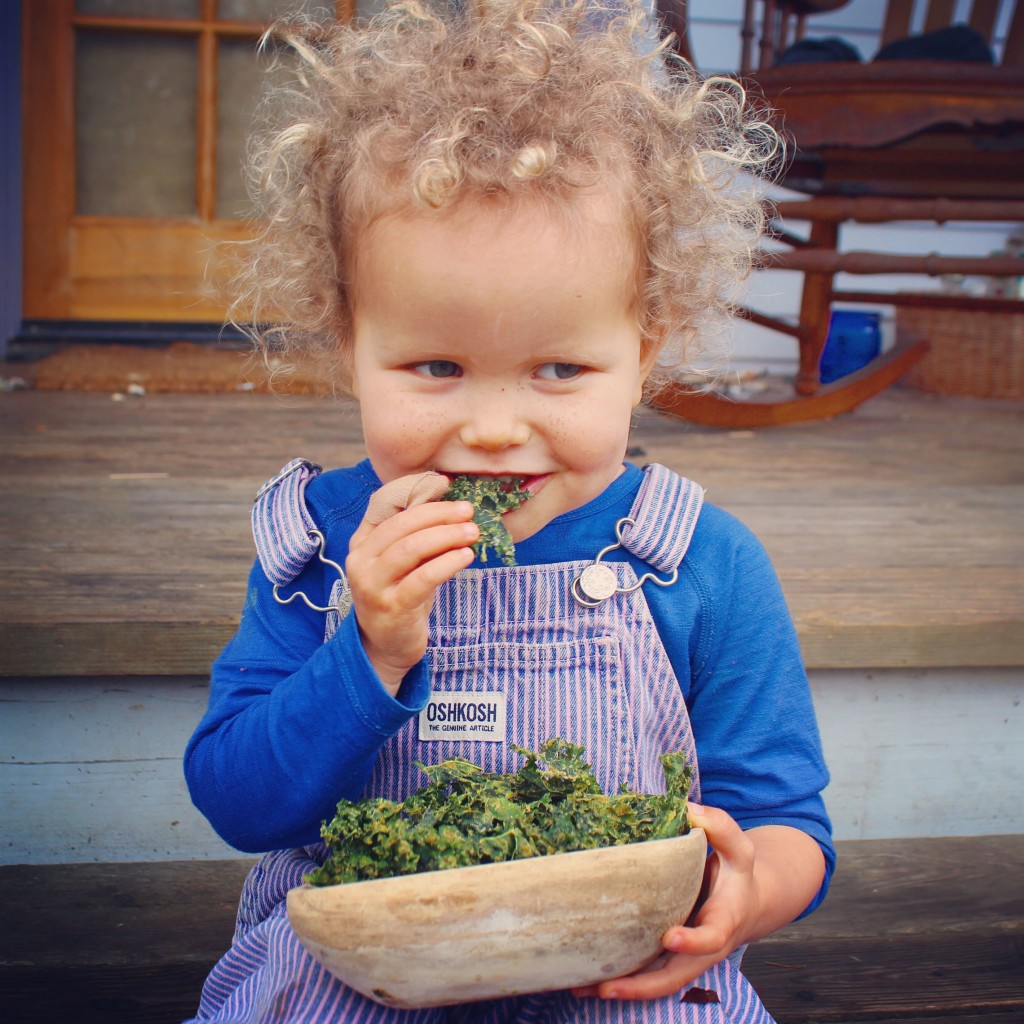 sweet-curry-kale-chips-tulani-3